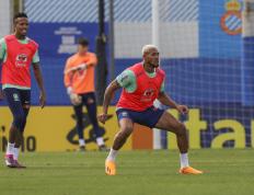 乐鱼体育-巴西队风雨兼程，成功冲入决赛