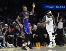 乐鱼体育app-包含雄鹿B队完胜西班牙男篮，拉塞尔惊艳世界的词条